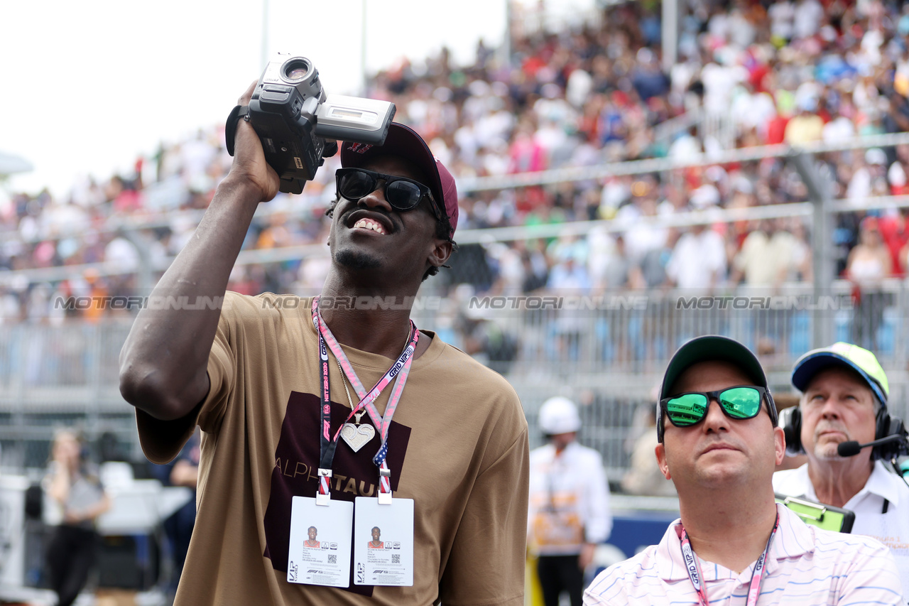 GP MIAMI, Pascal Siakam (CAM) Basketball Player, on the grid.

07.05.2023. Formula 1 World Championship, Rd 5, Miami Grand Prix, Miami, Florida, USA, Gara Day.

 - www.xpbimages.com, EMail: requests@xpbimages.com ¬© Copyright: Gilbert / XPB Images