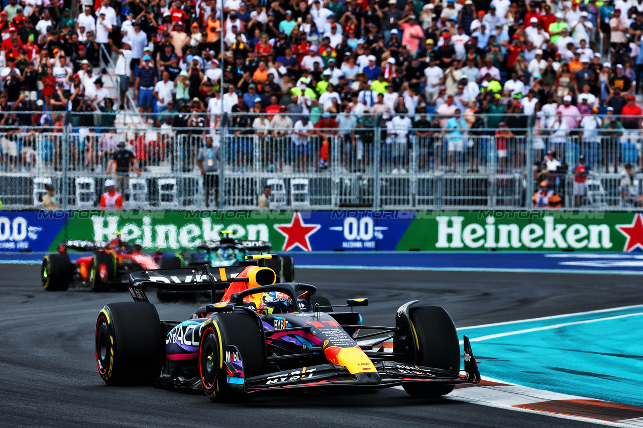 GP MIAMI, Sergio Perez (MEX) Red Bull Racing RB19.

07.05.2023. Formula 1 World Championship, Rd 5, Miami Grand Prix, Miami, Florida, USA, Gara Day.

- www.xpbimages.com, EMail: requests@xpbimages.com ¬© Copyright: Charniaux / XPB Images