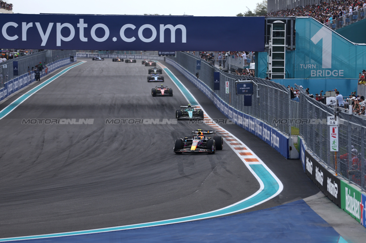 GP MIAMI, Sergio Perez (MEX) Red Bull Racing RB19.

07.05.2023. Formula 1 World Championship, Rd 5, Miami Grand Prix, Miami, Florida, USA, Gara Day.

 - www.xpbimages.com, EMail: requests@xpbimages.com ¬© Copyright: Gilbert / XPB Images