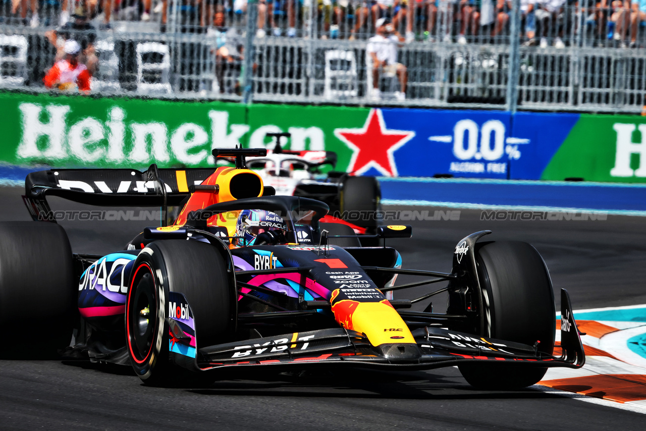 GP MIAMI, Max Verstappen (NLD) Red Bull Racing RB19.

07.05.2023. Formula 1 World Championship, Rd 5, Miami Grand Prix, Miami, Florida, USA, Gara Day.

- www.xpbimages.com, EMail: requests@xpbimages.com ¬© Copyright: Charniaux / XPB Images