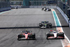 GP MIAMI, Carlos Sainz Jr (ESP) Ferrari SF-23 e Nico Hulkenberg (GER) Haas VF-23 battle for position.
07.05.2023. Formula 1 World Championship, Rd 5, Miami Grand Prix, Miami, Florida, USA, Gara Day.
- www.xpbimages.com, EMail: requests@xpbimages.com ¬© Copyright: Batchelor / XPB Images