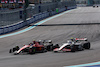 GP MIAMI, Carlos Sainz Jr (ESP) Ferrari SF-23 e Nico Hulkenberg (GER) Haas VF-23 battle for position.
07.05.2023. Formula 1 World Championship, Rd 5, Miami Grand Prix, Miami, Florida, USA, Gara Day.
- www.xpbimages.com, EMail: requests@xpbimages.com ¬© Copyright: Batchelor / XPB Images