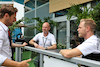 GP MIAMI, (L to R): Romain Grosjean (FRA) IndyCar Driver with Jan Magnussen (DEN) e Kevin Magnussen (DEN) Haas F1 Team.
07.05.2023. Formula 1 World Championship, Rd 5, Miami Grand Prix, Miami, Florida, USA, Gara Day.
- www.xpbimages.com, EMail: requests@xpbimages.com ¬© Copyright: Bearne / XPB Images