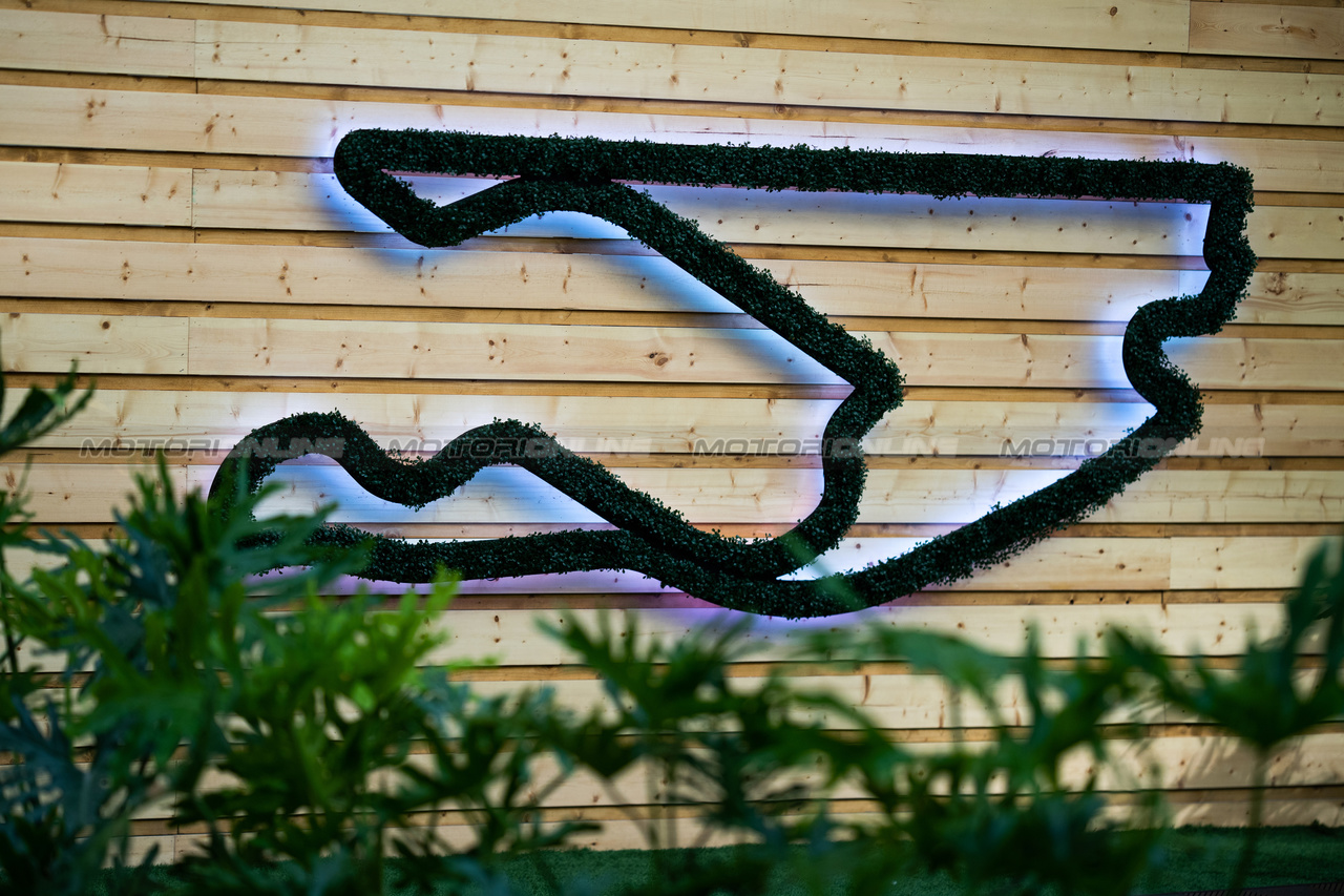 GP MIAMI, Circuit Atmosfera - circuit map decoration.

04.05.2023. Formula 1 World Championship, Rd 5, Miami Grand Prix, Miami, Florida, USA, Preparation Day.

- www.xpbimages.com, EMail: requests@xpbimages.com ¬© Copyright: Price / XPB Images