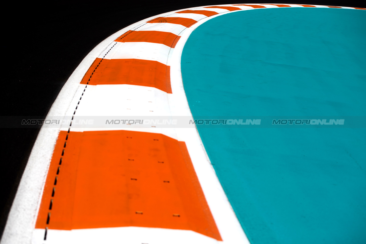 GP MIAMI, Circuit Atmosfera - kerb detail.

04.05.2023. Formula 1 World Championship, Rd 5, Miami Grand Prix, Miami, Florida, USA, Preparation Day.

- www.xpbimages.com, EMail: requests@xpbimages.com ¬© Copyright: Price / XPB Images