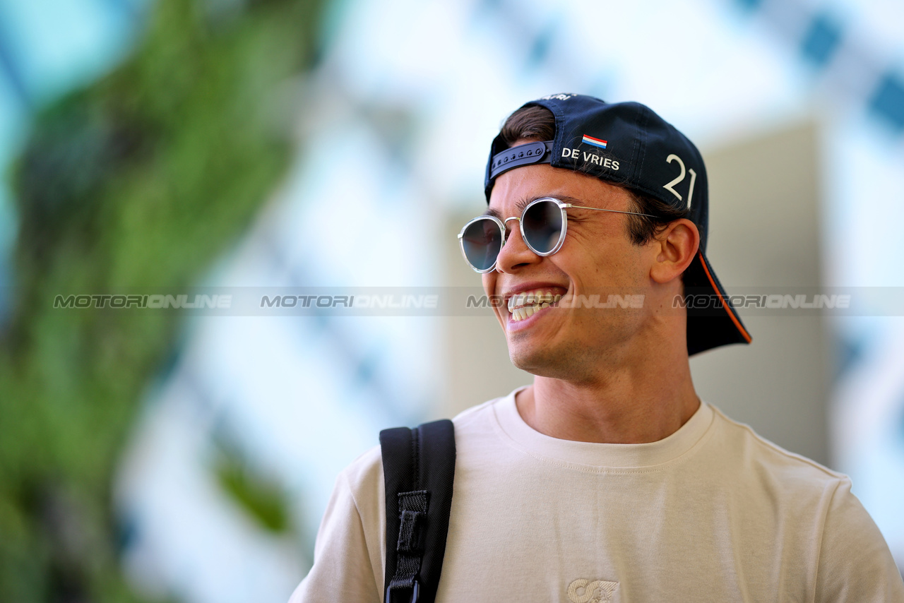 GP MIAMI, Nyck de Vries (NLD) AlphaTauri.

04.05.2023. Formula 1 World Championship, Rd 5, Miami Grand Prix, Miami, Florida, USA, Preparation Day.

 - www.xpbimages.com, EMail: requests@xpbimages.com ¬© Copyright: Gilbert / XPB Images