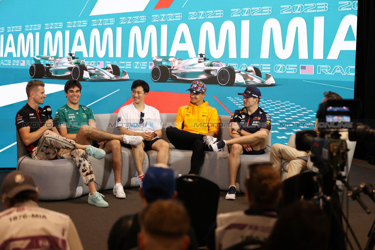 GP MIAMI, (L to R): Nico Hulkenberg (GER) Haas F1 Team; Lance Stroll (CDN) Aston Martin F1 Team; Zhou Guanyu (CHN) Alfa Romeo F1 Team; Lando Norris (GBR) McLaren; e Max Verstappen (NLD) Red Bull Racing, in the FIA Press Conference.

04.05.2023. Formula 1 World Championship, Rd 5, Miami Grand Prix, Miami, Florida, USA, Preparation Day.

- www.xpbimages.com, EMail: requests@xpbimages.com ¬© Copyright: XPB Images