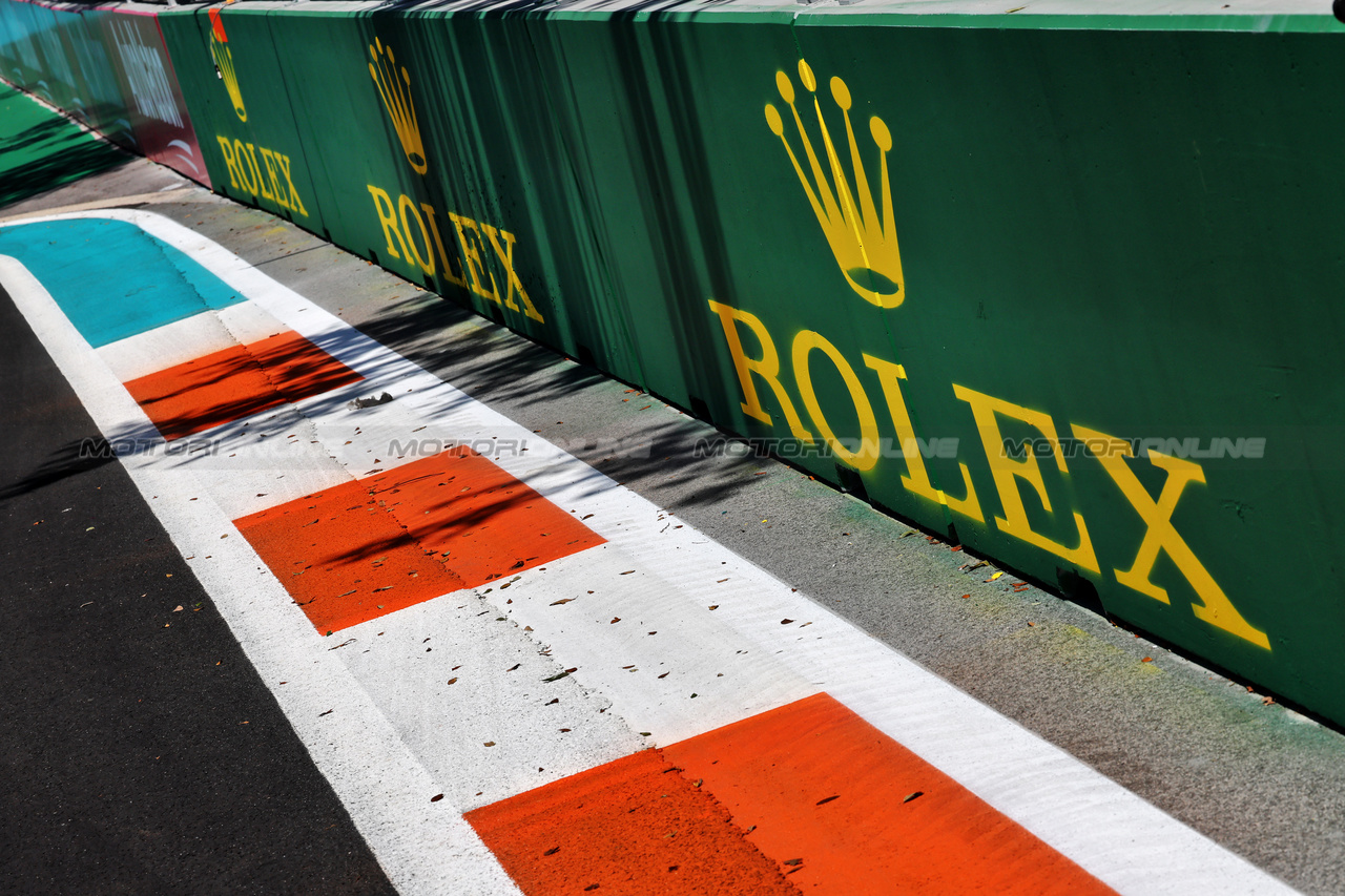 GP MIAMI, Circuit Atmosfera - kerb detail.

04.05.2023. Formula 1 World Championship, Rd 5, Miami Grand Prix, Miami, Florida, USA, Preparation Day.

- www.xpbimages.com, EMail: requests@xpbimages.com ¬© Copyright: Moy / XPB Images