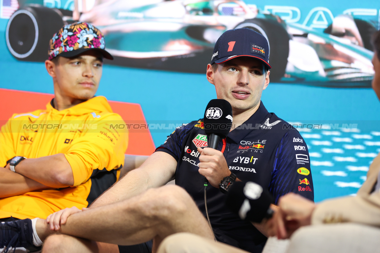 GP MIAMI, (L to R): Lando Norris (GBR) McLaren e Max Verstappen (NLD) Red Bull Racing in the FIA Press Conference.

04.05.2023. Formula 1 World Championship, Rd 5, Miami Grand Prix, Miami, Florida, USA, Preparation Day.

- www.xpbimages.com, EMail: requests@xpbimages.com ¬© Copyright: XPB Images