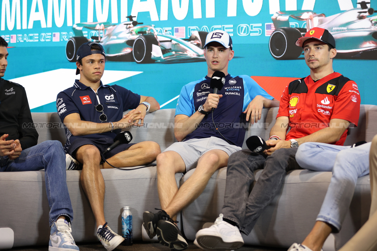 GP MIAMI, (L to R): Nyck de Vries (NLD) AlphaTauri; Logan Sargeant (USA) Williams Racing; e Charles Leclerc (MON) Ferrari, in the FIA Press Conference.

04.05.2023. Formula 1 World Championship, Rd 5, Miami Grand Prix, Miami, Florida, USA, Preparation Day.

- www.xpbimages.com, EMail: requests@xpbimages.com ¬© Copyright: XPB Images