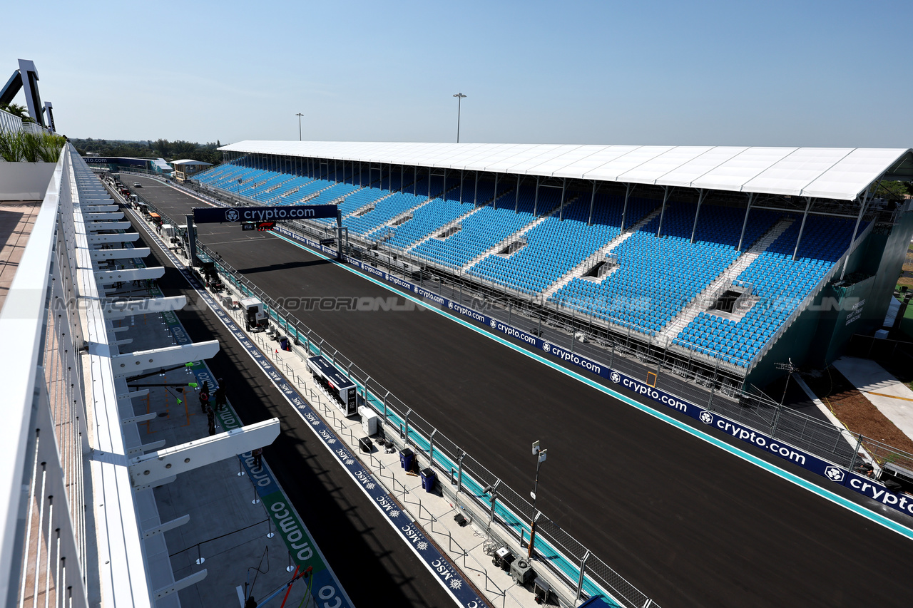 GP MIAMI, Circuit Atmosfera - partenza / finish straight.

04.05.2023. Formula 1 World Championship, Rd 5, Miami Grand Prix, Miami, Florida, USA, Preparation Day.

- www.xpbimages.com, EMail: requests@xpbimages.com ¬© Copyright: Moy / XPB Images