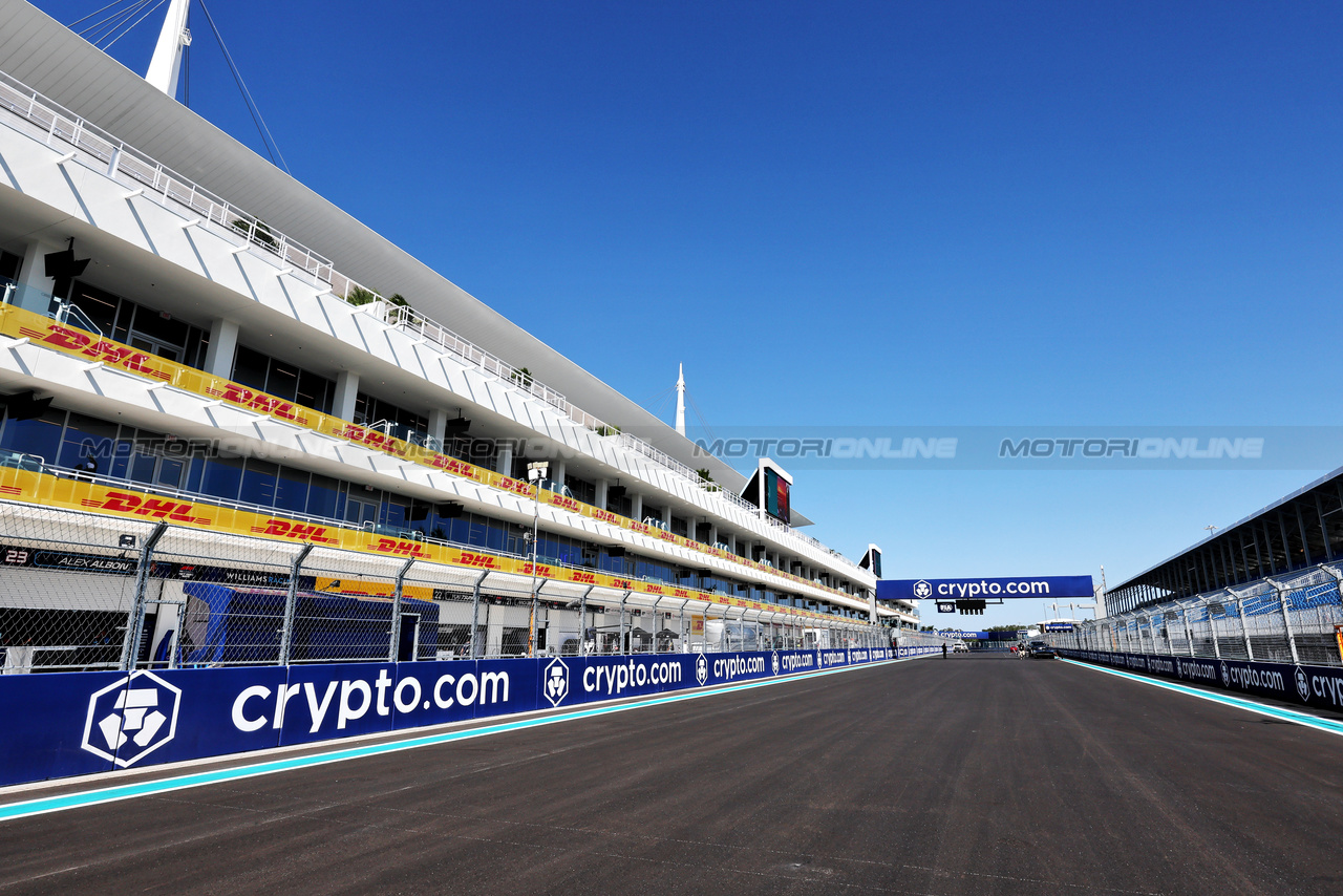GP MIAMI, Circuit Atmosfera - partenza / finish straight.

04.05.2023. Formula 1 World Championship, Rd 5, Miami Grand Prix, Miami, Florida, USA, Preparation Day.

- www.xpbimages.com, EMail: requests@xpbimages.com ¬© Copyright: Moy / XPB Images