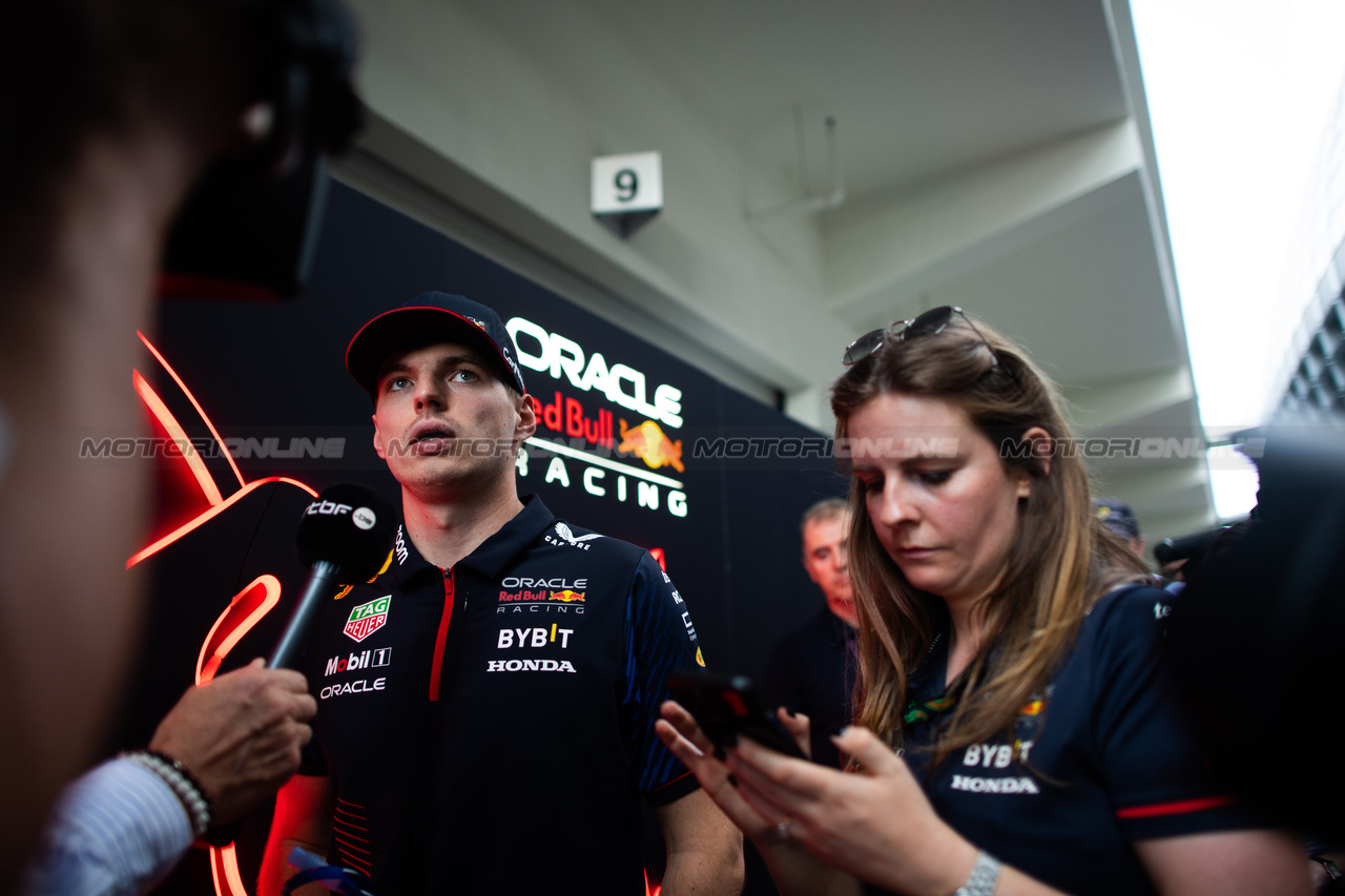 GP MIAMI, Max Verstappen (NLD) Red Bull Racing with the media.

04.05.2023. Formula 1 World Championship, Rd 5, Miami Grand Prix, Miami, Florida, USA, Preparation Day.

- www.xpbimages.com, EMail: requests@xpbimages.com ¬© Copyright: Price / XPB Images