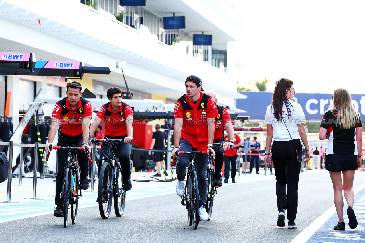 GP MIAMI, Charles Leclerc (MON) Ferrari rides the circuit with the team.

04.05.2023. Formula 1 World Championship, Rd 5, Miami Grand Prix, Miami, Florida, USA, Preparation Day.

 - www.xpbimages.com, EMail: requests@xpbimages.com ¬© Copyright: Coates / XPB Images