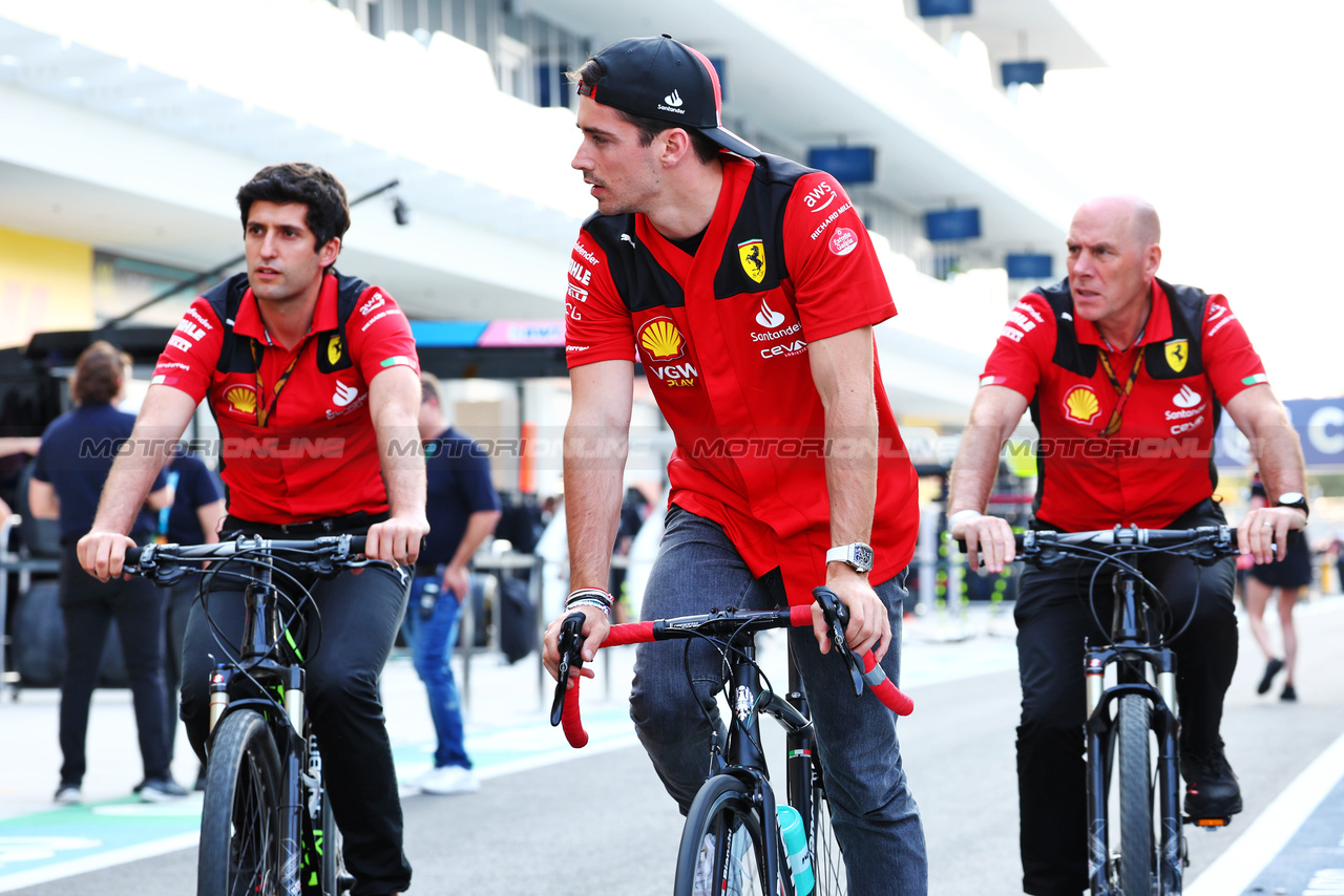 GP MIAMI, Charles Leclerc (MON) Ferrari rides the circuit with the team.

04.05.2023. Formula 1 World Championship, Rd 5, Miami Grand Prix, Miami, Florida, USA, Preparation Day.

 - www.xpbimages.com, EMail: requests@xpbimages.com ¬© Copyright: Coates / XPB Images