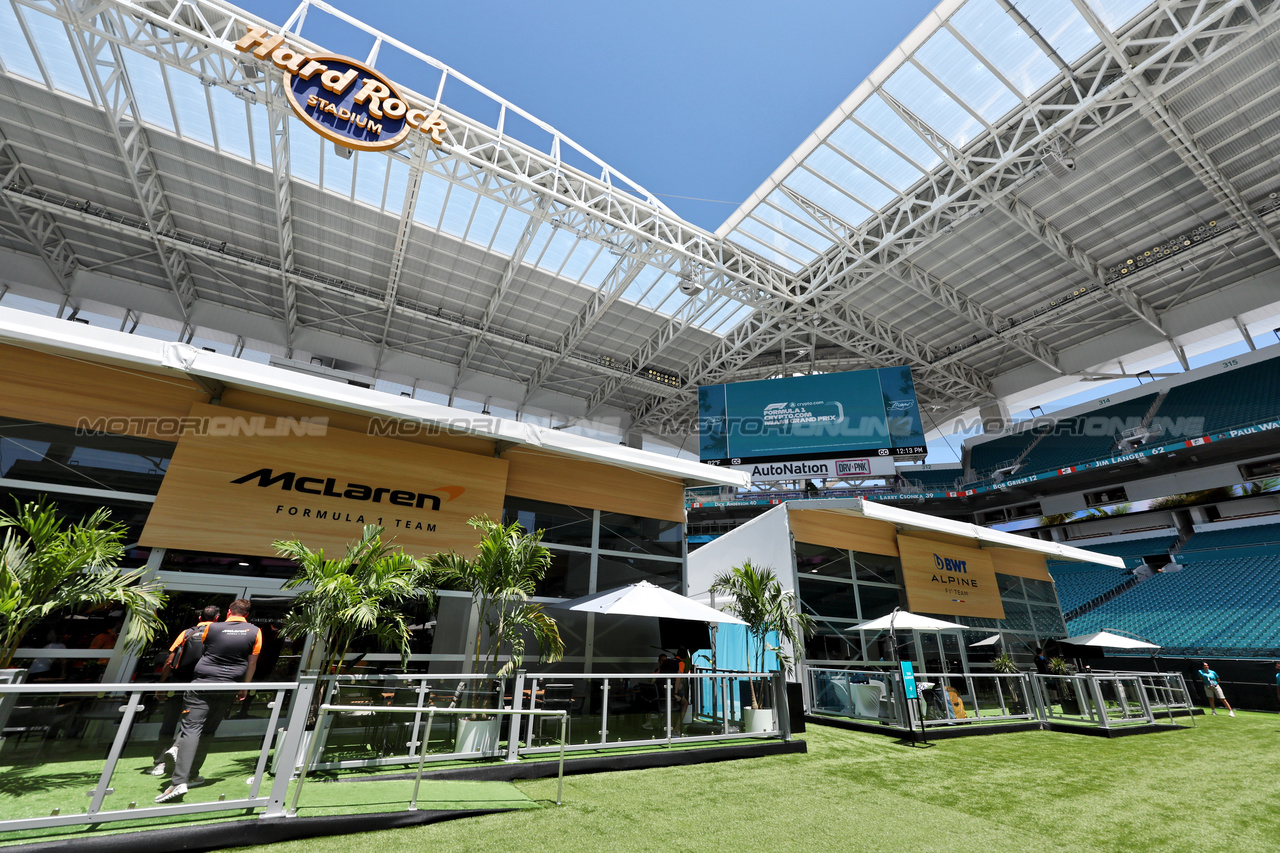 GP MIAMI, McLaren team building in the F1 Paddock contained inside the Hard Rock Stadium.



04.05.2023. Formula 1 World Championship, Rd 5, Miami Grand Prix, Miami, Florida, USA, Preparation Day.

- www.xpbimages.com, EMail: requests@xpbimages.com ¬© Copyright: Moy / XPB Images