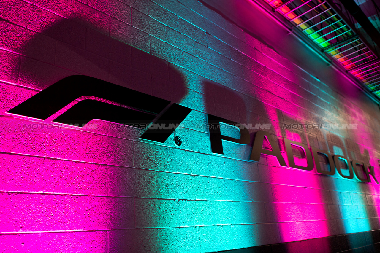GP MIAMI, Paddock Atmosfera - F1 logo.

04.05.2023. Formula 1 World Championship, Rd 5, Miami Grand Prix, Miami, Florida, USA, Preparation Day.

- www.xpbimages.com, EMail: requests@xpbimages.com ¬© Copyright: Price / XPB Images