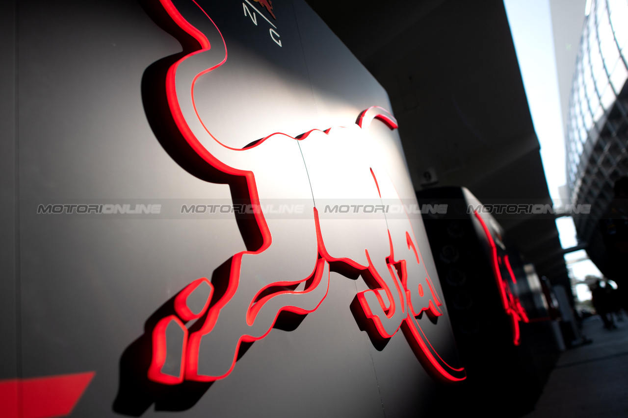 GP MIAMI, Red Bull logo.

04.05.2023. Formula 1 World Championship, Rd 5, Miami Grand Prix, Miami, Florida, USA, Preparation Day.

- www.xpbimages.com, EMail: requests@xpbimages.com ¬© Copyright: Price / XPB Images