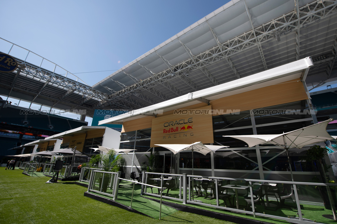 GP MIAMI, Red Bull Racing team building in the F1 Paddock contained inside the Hard Rock Stadium.

04.05.2023. Formula 1 World Championship, Rd 5, Miami Grand Prix, Miami, Florida, USA, Preparation Day.

- www.xpbimages.com, EMail: requests@xpbimages.com ¬© Copyright: Price / XPB Images