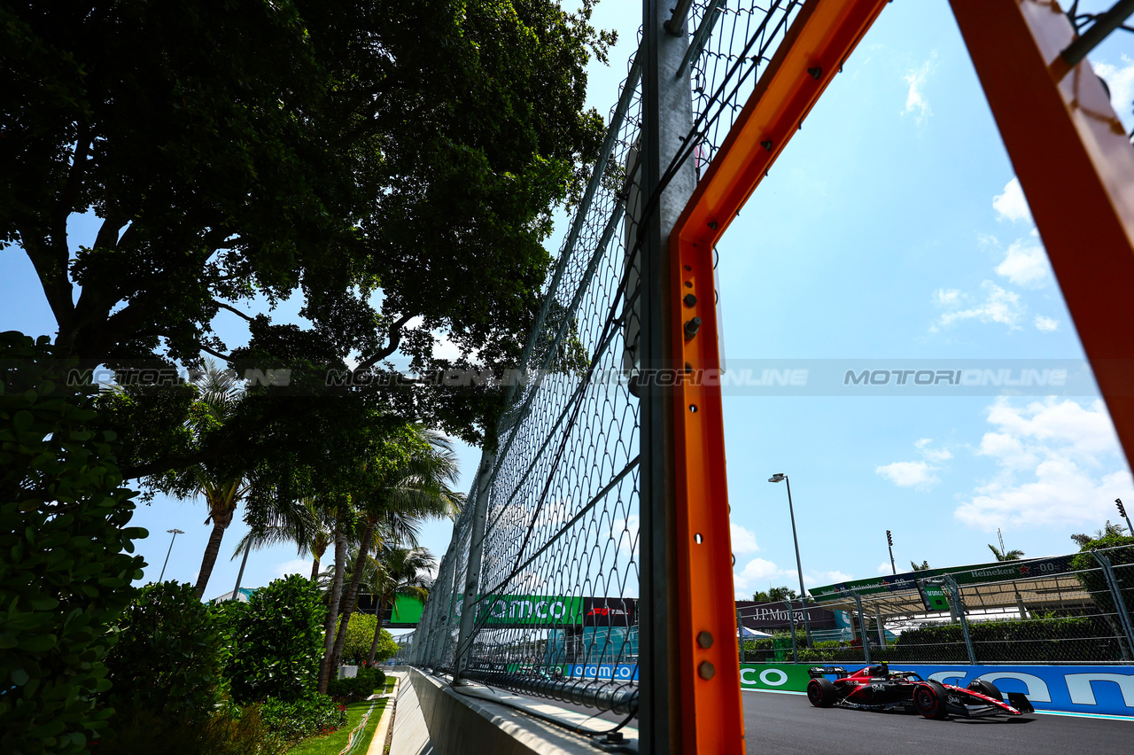 GP MIAMI, Guanyu Zhou (CHI), Alfa Romeo Racing 
06.05.2023. Formula 1 World Championship, Rd 5, Miami Grand Prix, Miami, Florida, USA, Qualifiche Day.
- www.xpbimages.com, EMail: requests@xpbimages.com ¬© Copyright: Charniaux / XPB Images