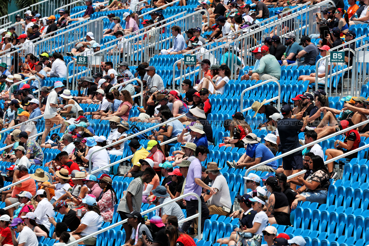 GP MIAMI, Circuit Atmosfera - fans in the grandstand.

06.05.2023. Formula 1 World Championship, Rd 5, Miami Grand Prix, Miami, Florida, USA, Qualifiche Day.

- www.xpbimages.com, EMail: requests@xpbimages.com ¬© Copyright: Moy / XPB Images