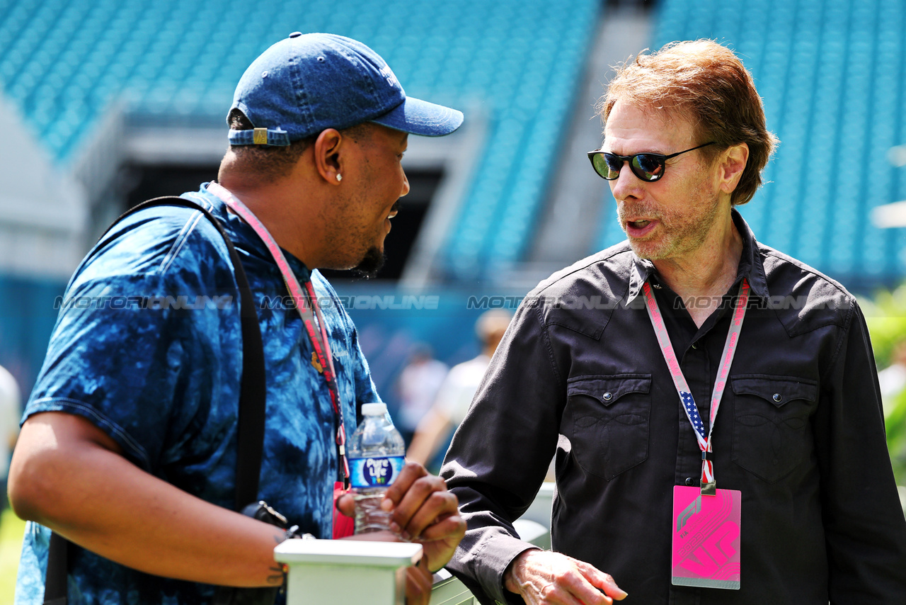 GP MIAMI, Jerry Bruckheimer (USA) Film Producer.

06.05.2023. Formula 1 World Championship, Rd 5, Miami Grand Prix, Miami, Florida, USA, Qualifiche Day.

- www.xpbimages.com, EMail: requests@xpbimages.com ¬© Copyright: Moy / XPB Images