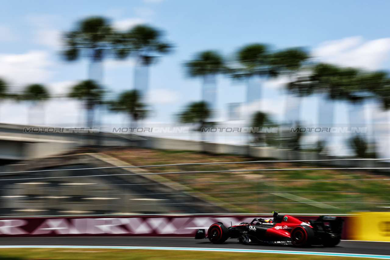 GP MIAMI, Zhou Guanyu (CHN) Alfa Romeo F1 Team C43.

06.05.2023. Formula 1 World Championship, Rd 5, Miami Grand Prix, Miami, Florida, USA, Qualifiche Day.

 - www.xpbimages.com, EMail: requests@xpbimages.com ¬© Copyright: Coates / XPB Images