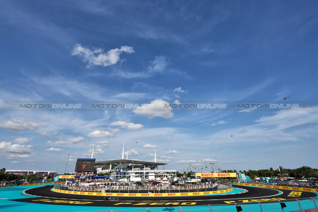 GP MIAMI, Lewis Hamilton (GBR) Mercedes AMG F1 W14.

05.05.2023. Formula 1 World Championship, Rd 5, Miami Grand Prix, Miami, Florida, USA, Practice Day.

- www.xpbimages.com, EMail: requests@xpbimages.com ¬© Copyright: Moy / XPB Images