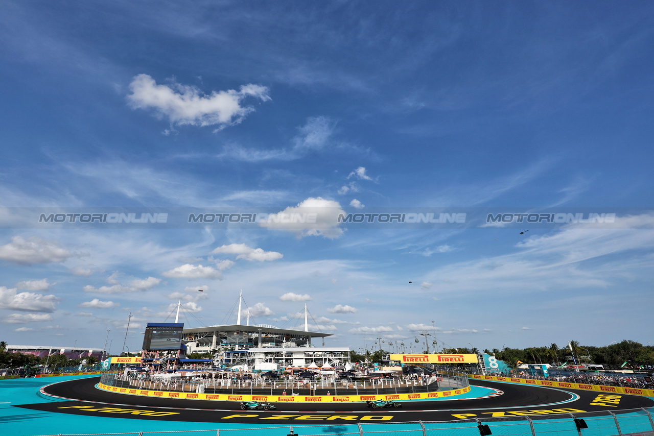 GP MIAMI, Lance Stroll (CDN) Aston Martin F1 Team AMR23 davanti a team mate Fernando Alonso (ESP) Aston Martin F1 Team AMR23.

05.05.2023. Formula 1 World Championship, Rd 5, Miami Grand Prix, Miami, Florida, USA, Practice Day.

- www.xpbimages.com, EMail: requests@xpbimages.com ¬© Copyright: Moy / XPB Images