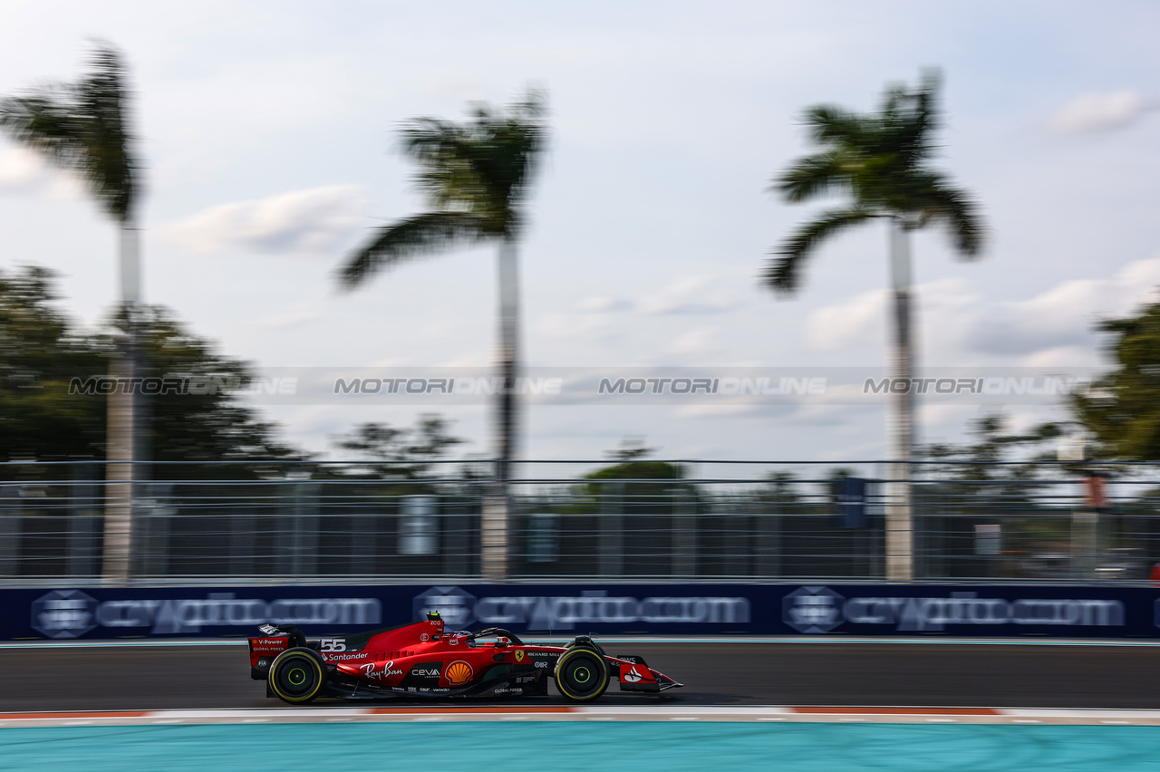 GP MIAMI, Carlos Sainz Jr (ESP), Ferrari 
05.05.2023. Formula 1 World Championship, Rd 5, Miami Grand Prix, Miami, Florida, USA, Practice Day.
- www.xpbimages.com, EMail: requests@xpbimages.com ¬© Copyright: Charniaux / XPB Images