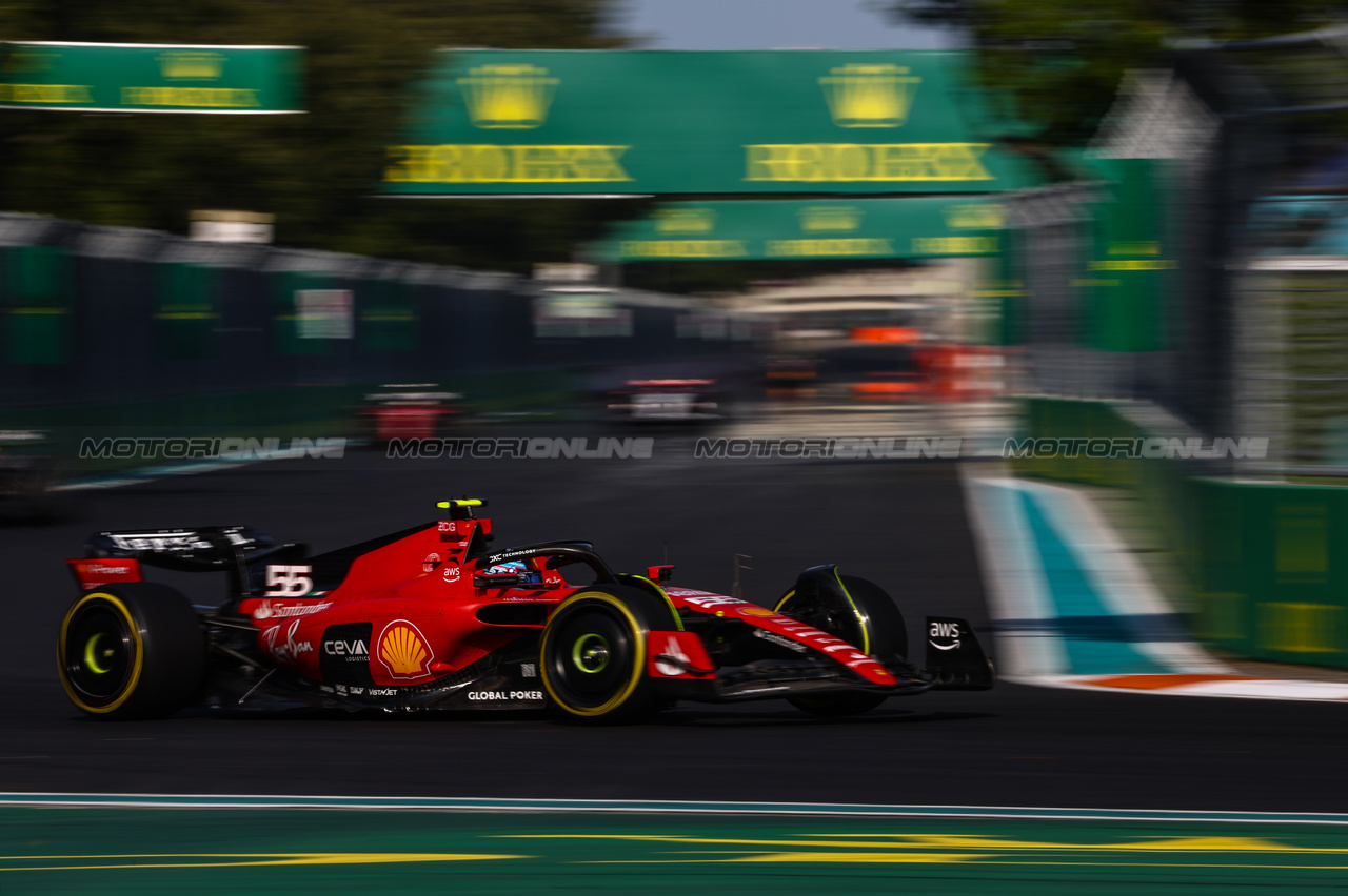 GP MIAMI, Carlos Sainz Jr (ESP), Ferrari 
05.05.2023. Formula 1 World Championship, Rd 5, Miami Grand Prix, Miami, Florida, USA, Practice Day.
- www.xpbimages.com, EMail: requests@xpbimages.com ¬© Copyright: Charniaux / XPB Images