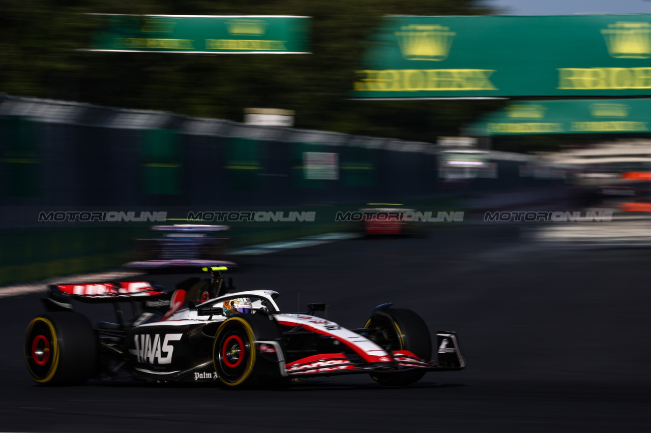 GP MIAMI, Nico Hulkenberg (GER), Haas F1 Team 
05.05.2023. Formula 1 World Championship, Rd 5, Miami Grand Prix, Miami, Florida, USA, Practice Day.
- www.xpbimages.com, EMail: requests@xpbimages.com ¬© Copyright: Charniaux / XPB Images