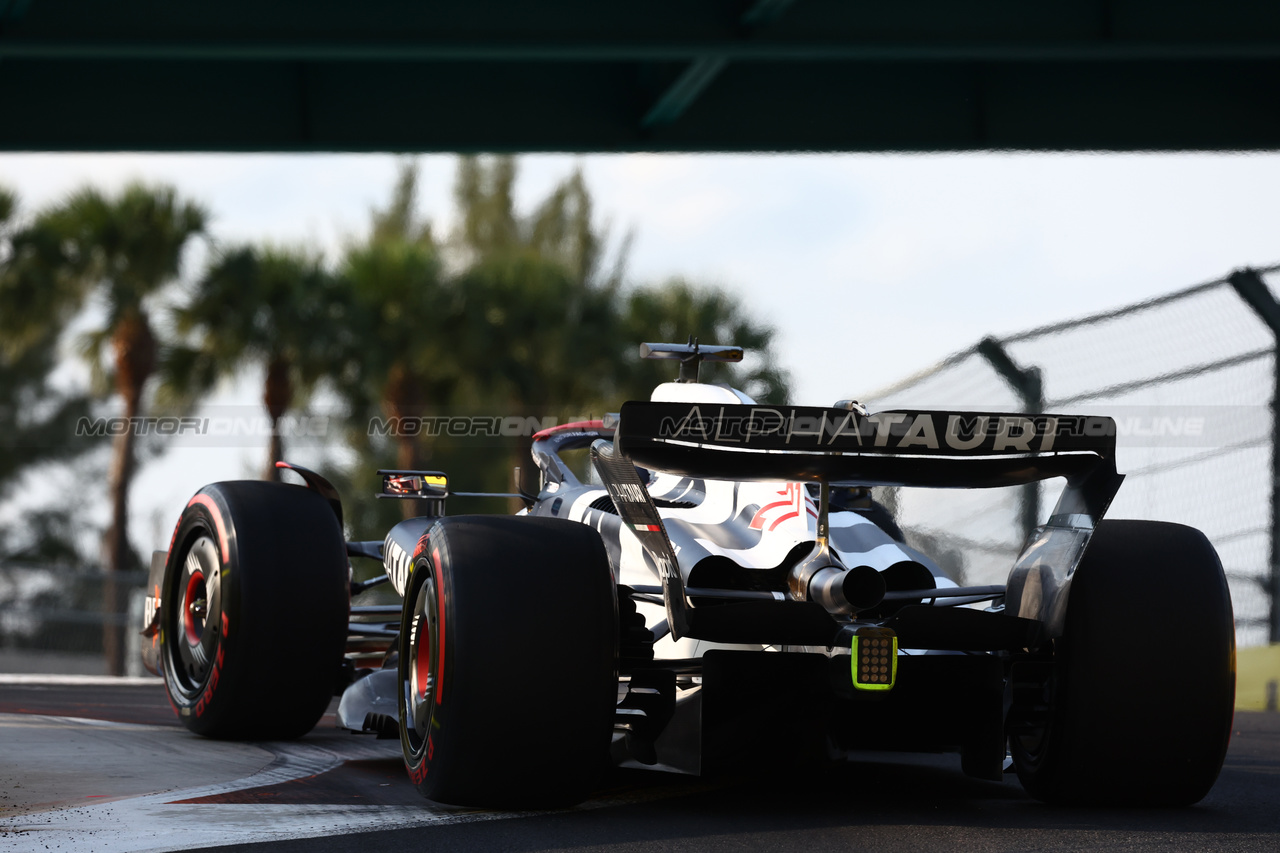 GP MIAMI, Nyck de Vries (NLD) AlphaTauri AT04.

05.05.2023. Formula 1 World Championship, Rd 5, Miami Grand Prix, Miami, Florida, USA, Practice Day.

 - www.xpbimages.com, EMail: requests@xpbimages.com ¬© Copyright: Coates / XPB Images