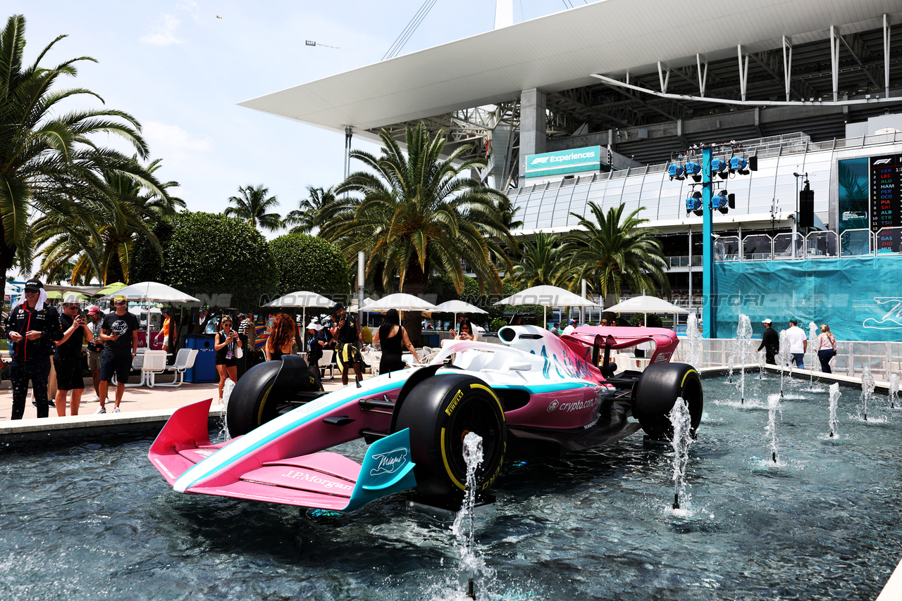 GP MIAMI, Paddock Atmosfera - water fountain with a racing car.

05.05.2023. Formula 1 World Championship, Rd 5, Miami Grand Prix, Miami, Florida, USA, Practice Day.

- www.xpbimages.com, EMail: requests@xpbimages.com ¬© Copyright: Moy / XPB Images