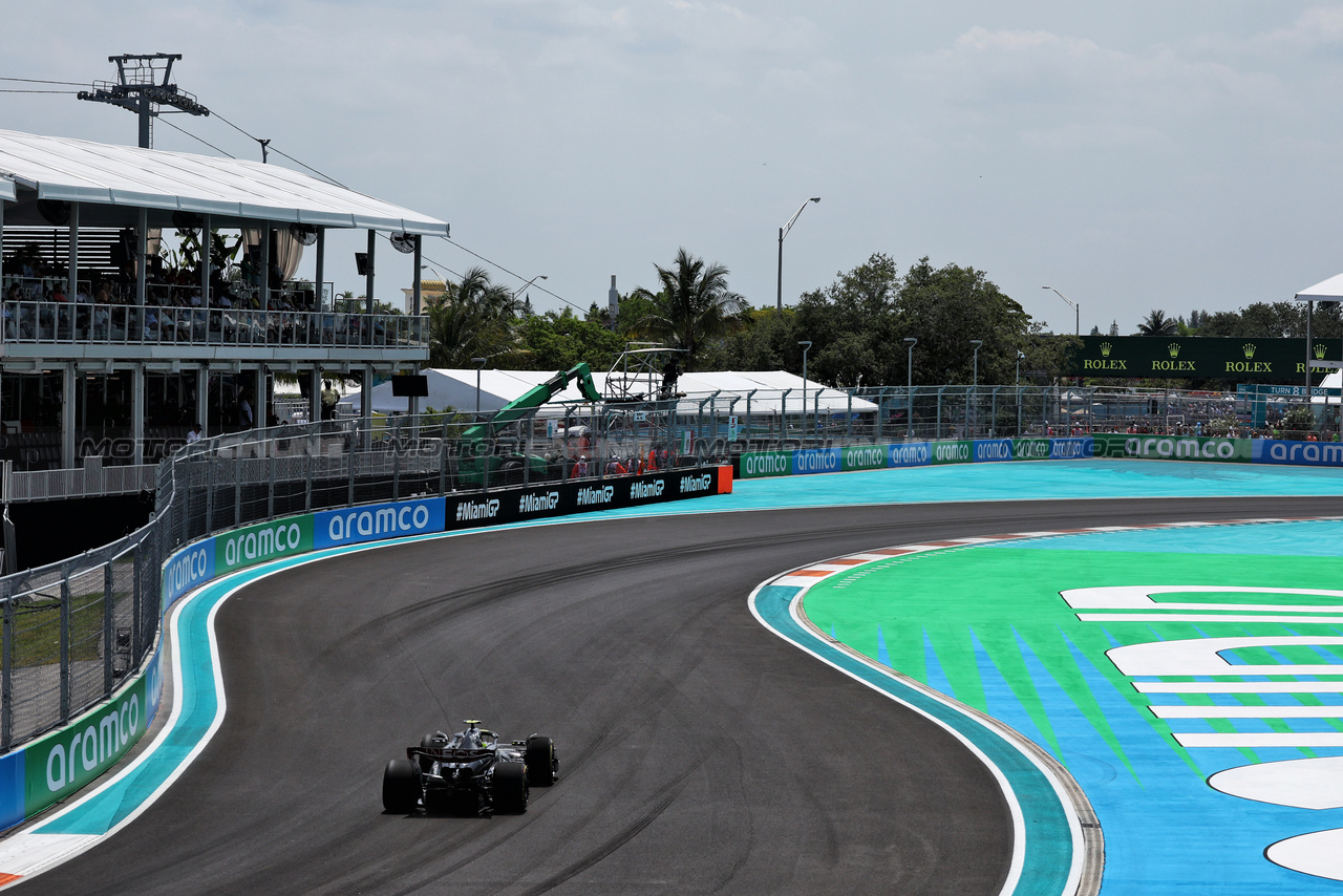 GP MIAMI, Lewis Hamilton (GBR) Mercedes AMG F1 W14.

05.05.2023. Formula 1 World Championship, Rd 5, Miami Grand Prix, Miami, Florida, USA, Practice Day.

- www.xpbimages.com, EMail: requests@xpbimages.com ¬© Copyright: Moy / XPB Images