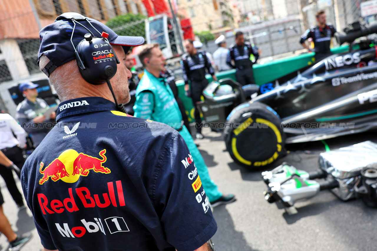GP MONACO, Adrian Newey (GBR) Red Bull Racing Chief Technical Officer on the grid.

28.05.2023. Formula 1 World Championship, Rd 7, Monaco Grand Prix, Monte Carlo, Monaco, Gara Day.

- www.xpbimages.com, EMail: requests@xpbimages.com ¬© Copyright: Batchelor / XPB Images