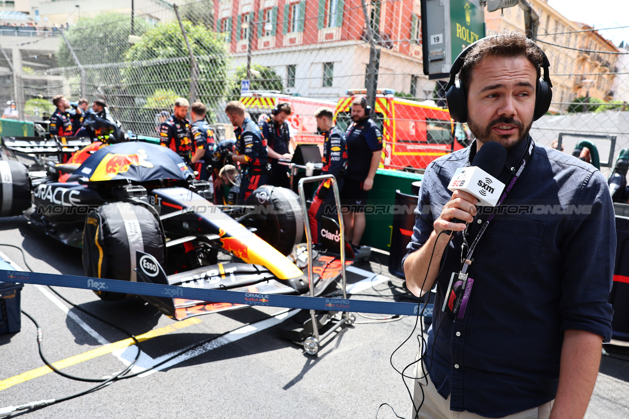 GP MONACO, Chris Medland (GBR) Journalist on the grid.

28.05.2023. Formula 1 World Championship, Rd 7, Monaco Grand Prix, Monte Carlo, Monaco, Gara Day.

- www.xpbimages.com, EMail: requests@xpbimages.com ¬© Copyright: Batchelor / XPB Images