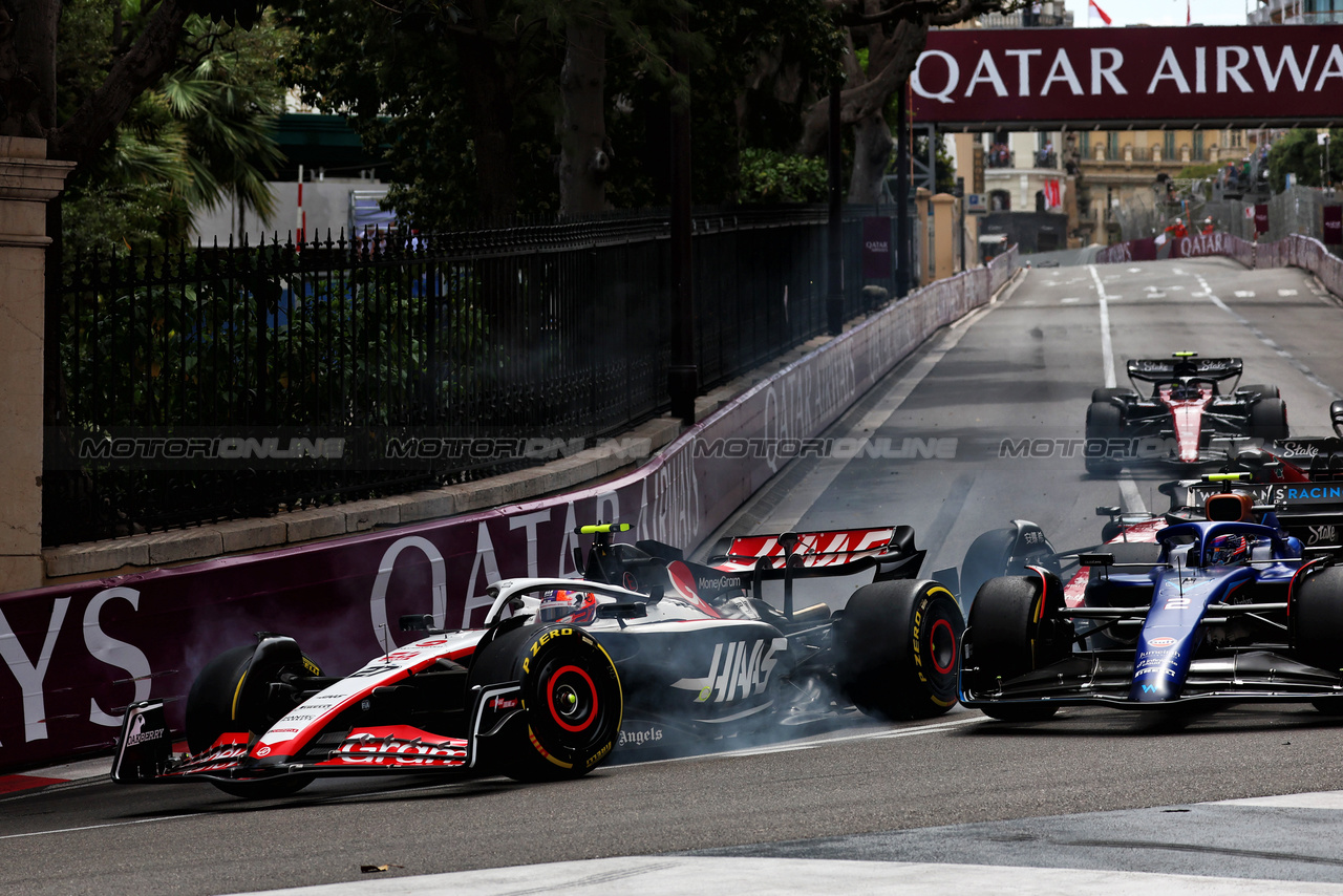 GP MONACO, Nico Hulkenberg (GER) Haas VF-23 e Logan Sargeant (USA) Williams Racing FW45 at the partenza of the race.

28.05.2023. Formula 1 World Championship, Rd 7, Monaco Grand Prix, Monte Carlo, Monaco, Gara Day.

 - www.xpbimages.com, EMail: requests@xpbimages.com ¬© Copyright: Coates / XPB Images