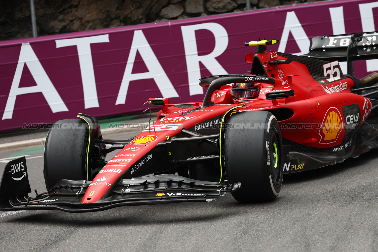 GP MONACO, Carlos Sainz Jr (ESP) Ferrari SF-23 with a broken front wing.

28.05.2023. Formula 1 World Championship, Rd 7, Monaco Grand Prix, Monte Carlo, Monaco, Gara Day.

- www.xpbimages.com, EMail: requests@xpbimages.com ¬© Copyright: Batchelor / XPB Images