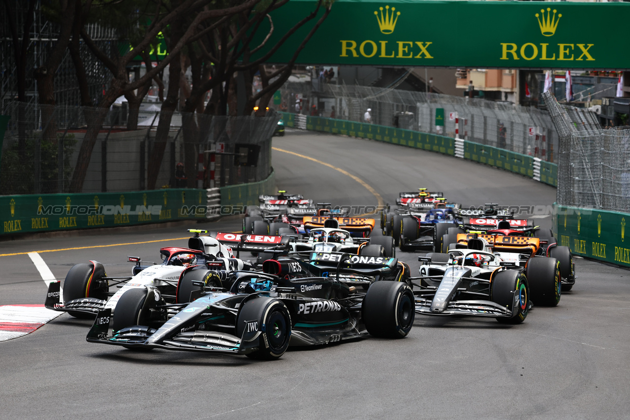 GP MONACO, George Russell (GBR) Mercedes AMG F1 W14 at the partenza of the race.

28.05.2023. Formula 1 World Championship, Rd 7, Monaco Grand Prix, Monte Carlo, Monaco, Gara Day.

- www.xpbimages.com, EMail: requests@xpbimages.com ¬© Copyright: Charniaux / XPB Images