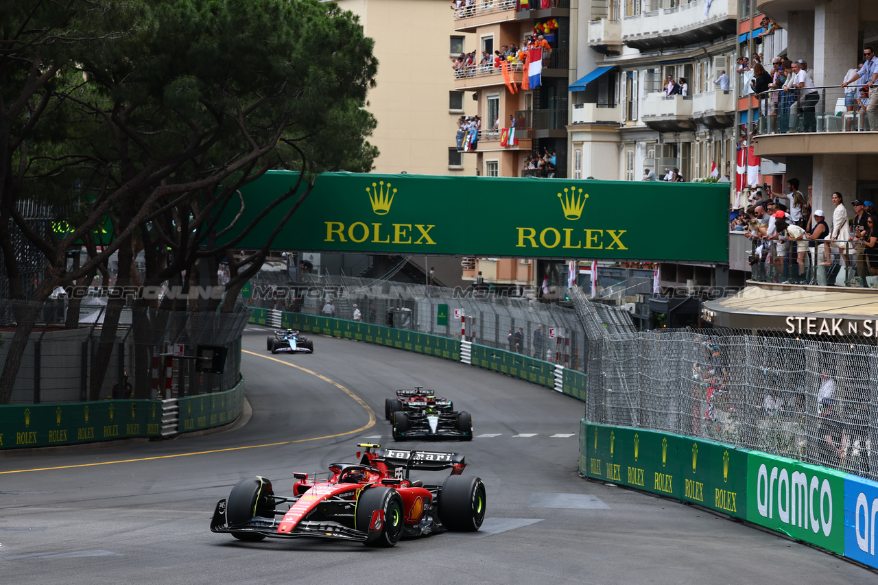 GP MONACO, Carlos Sainz Jr (ESP) Ferrari SF-23.

28.05.2023. Formula 1 World Championship, Rd 7, Monaco Grand Prix, Monte Carlo, Monaco, Gara Day.

- www.xpbimages.com, EMail: requests@xpbimages.com ¬© Copyright: Charniaux / XPB Images