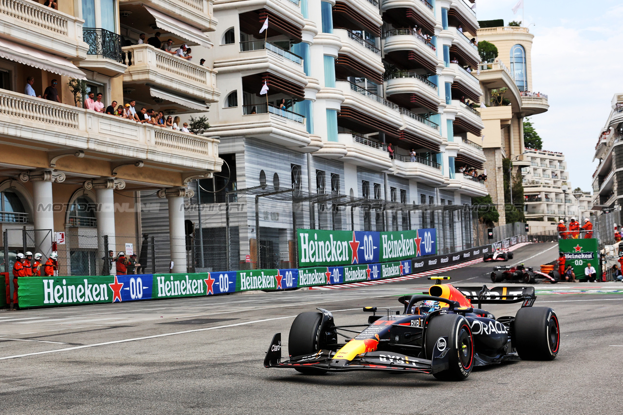 GP MONACO, Sergio Perez (MEX) Red Bull Racing RB19.

28.05.2023. Formula 1 World Championship, Rd 7, Monaco Grand Prix, Monte Carlo, Monaco, Gara Day.

- www.xpbimages.com, EMail: requests@xpbimages.com ¬© Copyright: Bearne / XPB Images