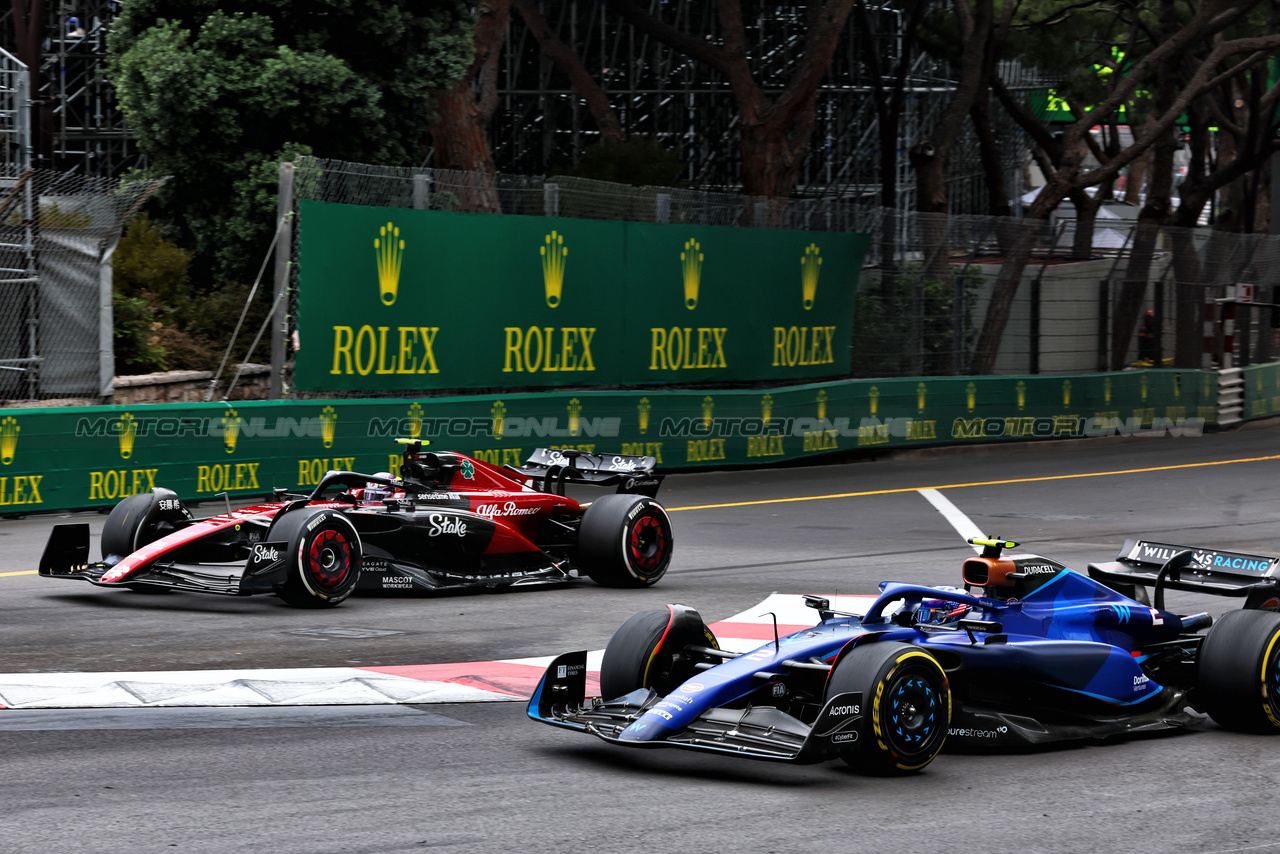 GP MONACO, Logan Sargeant (USA) Williams Racing FW45 e Zhou Guanyu (CHN) Alfa Romeo F1 Team C43.

28.05.2023. Formula 1 World Championship, Rd 7, Monaco Grand Prix, Monte Carlo, Monaco, Gara Day.

- www.xpbimages.com, EMail: requests@xpbimages.com ¬© Copyright: Charniaux / XPB Images