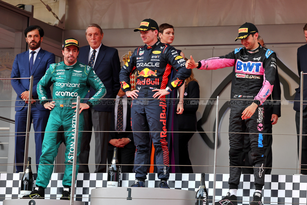 GP MONACO, The podium (L to R): Fernando Alonso (ESP) Aston Martin F1 Team, second; Max Verstappen (NLD) Red Bull Racing, vincitore; Esteban Ocon (FRA) Alpine F1 Team, third.

28.05.2023. Formula 1 World Championship, Rd 7, Monaco Grand Prix, Monte Carlo, Monaco, Gara Day.

- www.xpbimages.com, EMail: requests@xpbimages.com ¬© Copyright: Moy / XPB Images
