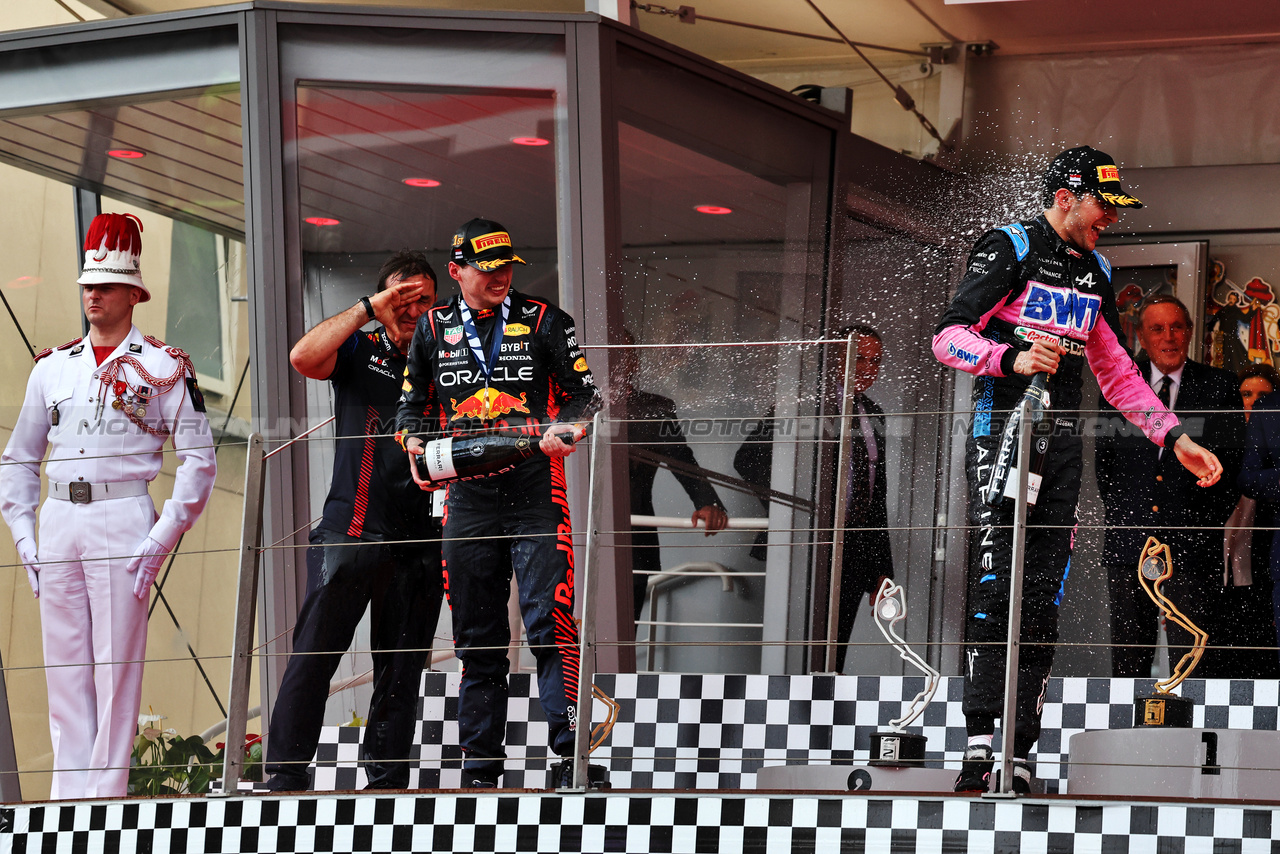 GP MONACO, Gara winner Max Verstappen (NLD) Red Bull Racing celebrates on the podium with Pierre Wache (FRA) Red Bull Racing Technical Director e Esteban Ocon (FRA) Alpine F1 Team.

28.05.2023. Formula 1 World Championship, Rd 7, Monaco Grand Prix, Monte Carlo, Monaco, Gara Day.

- www.xpbimages.com, EMail: requests@xpbimages.com ¬© Copyright: Moy / XPB Images