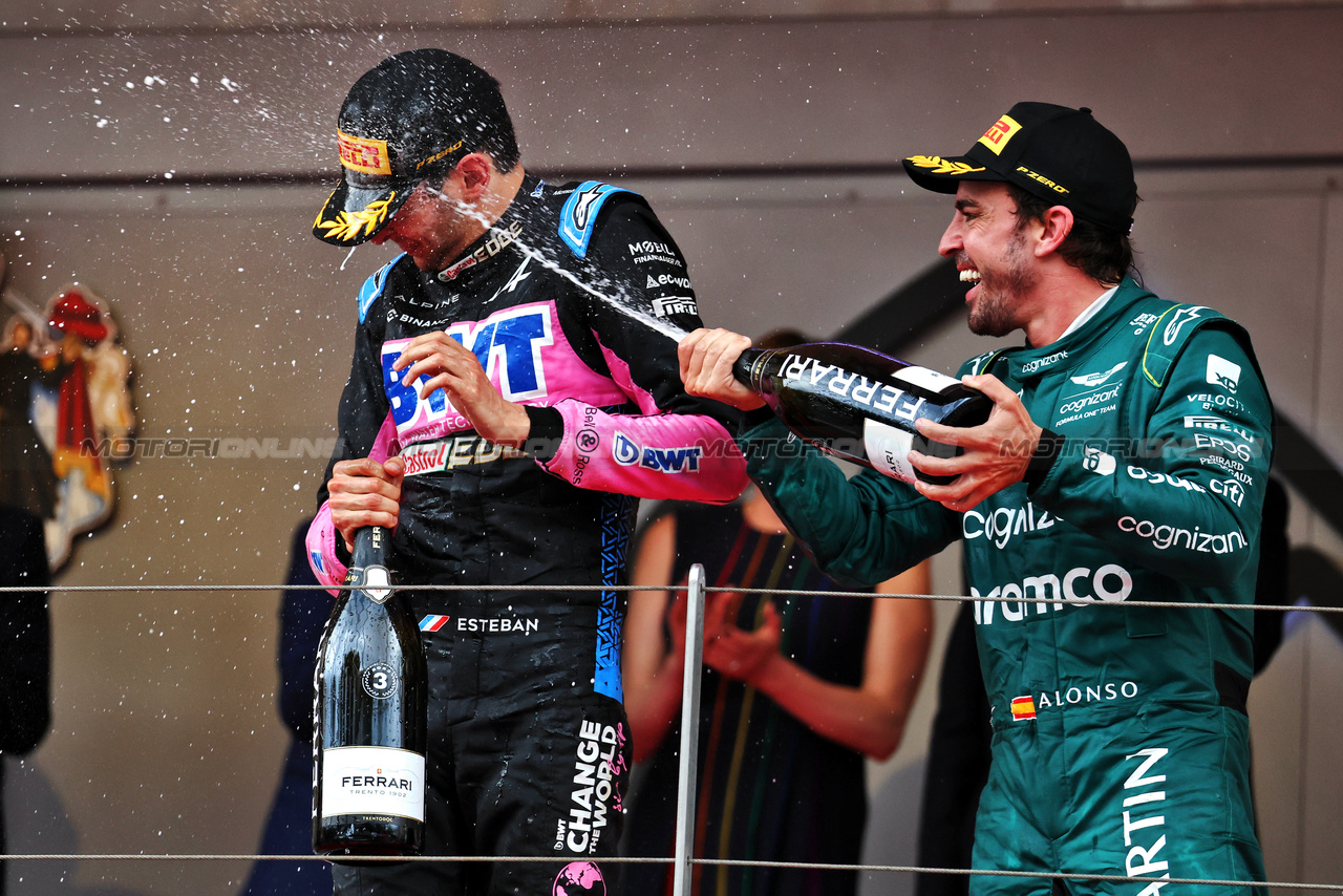 GP MONACO, (L to R): Esteban Ocon (FRA) Alpine F1 Team celebrates his third position on the podium with second placed Esteban Ocon (FRA) Alpine F1 Team.

28.05.2023. Formula 1 World Championship, Rd 7, Monaco Grand Prix, Monte Carlo, Monaco, Gara Day.

- www.xpbimages.com, EMail: requests@xpbimages.com ¬© Copyright: Moy / XPB Images