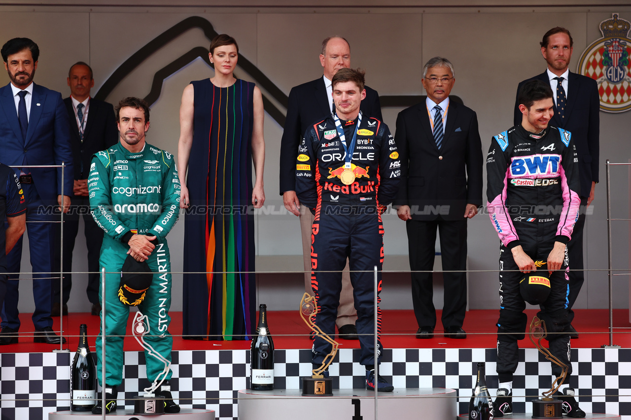 GP MONACO, The podium (L to R): Fernando Alonso (ESP) Aston Martin F1 Team, second; Max Verstappen (NLD) Red Bull Racing, vincitore; Esteban Ocon (FRA) Alpine F1 Team, third.

28.05.2023. Formula 1 World Championship, Rd 7, Monaco Grand Prix, Monte Carlo, Monaco, Gara Day.

- www.xpbimages.com, EMail: requests@xpbimages.com ¬© Copyright: Batchelor / XPB Images