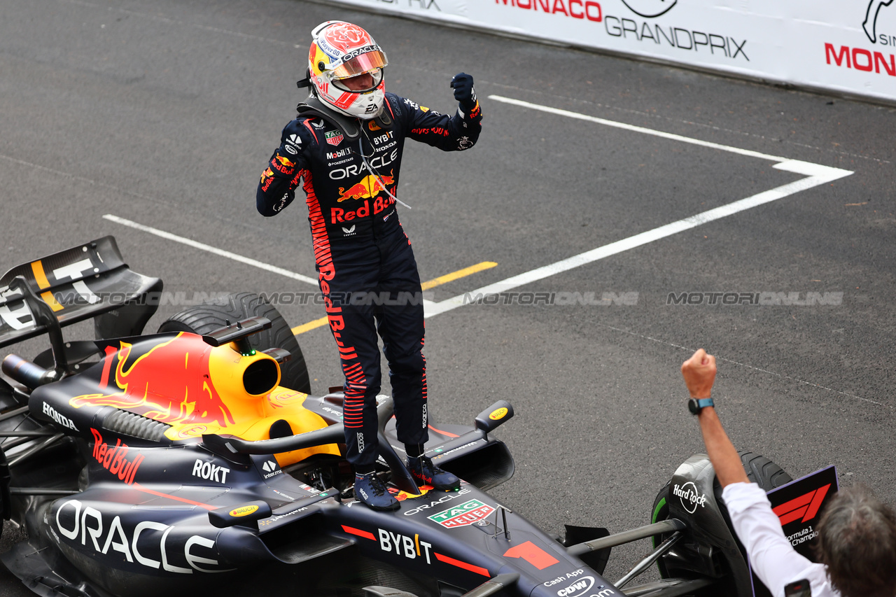 GP MONACO, Gara winner Max Verstappen (NLD) Red Bull Racing RB19 celebrates in parc ferme.

28.05.2023. Formula 1 World Championship, Rd 7, Monaco Grand Prix, Monte Carlo, Monaco, Gara Day.

- www.xpbimages.com, EMail: requests@xpbimages.com ¬© Copyright: Batchelor / XPB Images