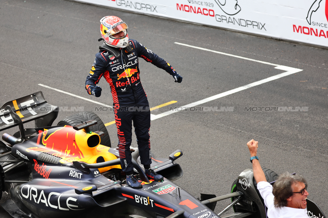 GP MONACO, Gara winner Max Verstappen (NLD) Red Bull Racing RB19 celebrates in parc ferme.

28.05.2023. Formula 1 World Championship, Rd 7, Monaco Grand Prix, Monte Carlo, Monaco, Gara Day.

- www.xpbimages.com, EMail: requests@xpbimages.com ¬© Copyright: Batchelor / XPB Images