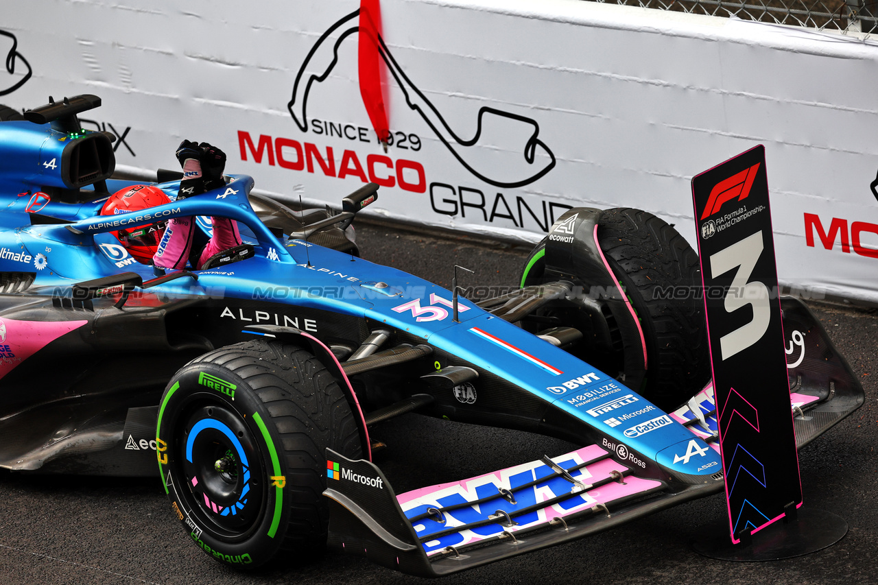 GP MONACO, Esteban Ocon (FRA) Alpine F1 Team A523 celebrates his third position in parc ferme.

28.05.2023. Formula 1 World Championship, Rd 7, Monaco Grand Prix, Monte Carlo, Monaco, Gara Day.

- www.xpbimages.com, EMail: requests@xpbimages.com ¬© Copyright: Batchelor / XPB Images